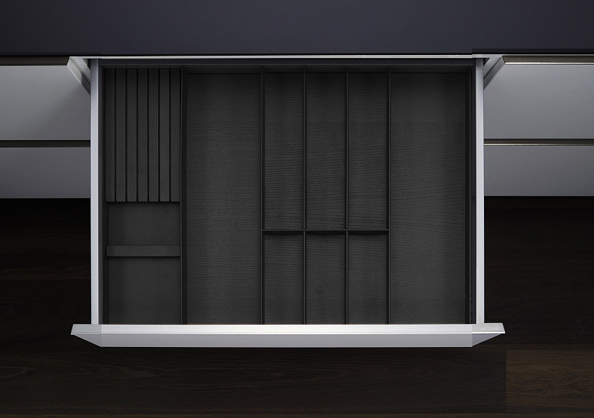 КОМПЛЕКТ лоток + держатель для ножей, ФайнЛайн Линик 800-900 мм, глубина 500 мм, цвет ЯСЕНЬ черный Kessebohmer